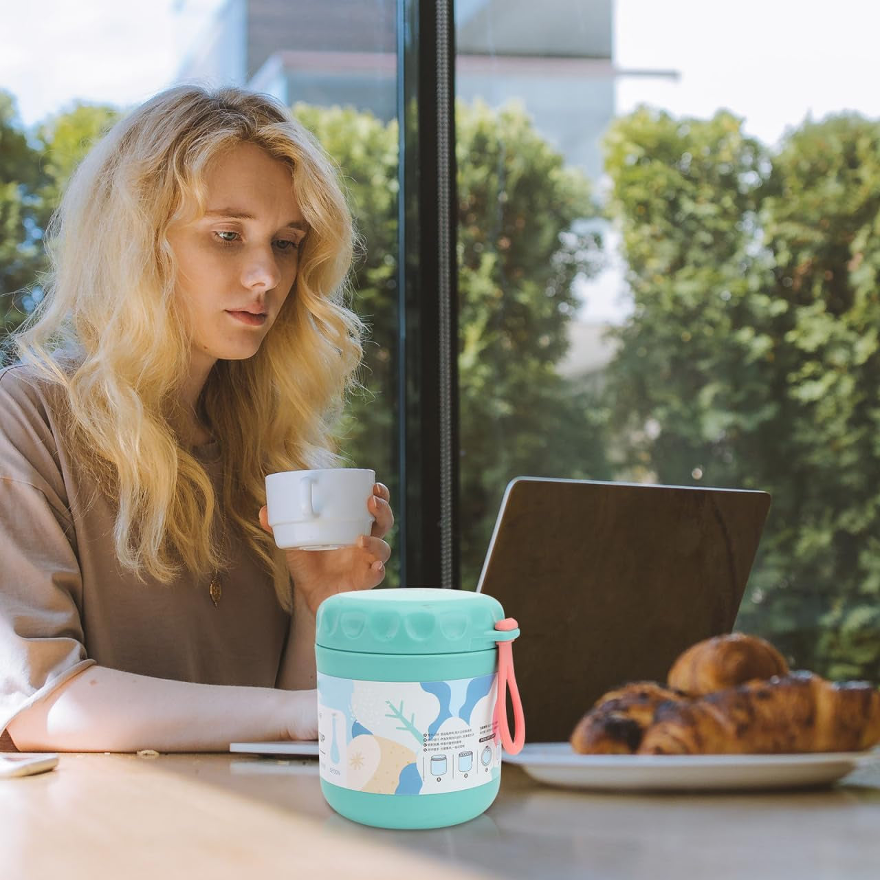 Insulated Soup Portable Breakfast Cup Leak Proof Travel Food Container with Vacuum Thermal Design and Spoon 4.33 X 3.54 Inches