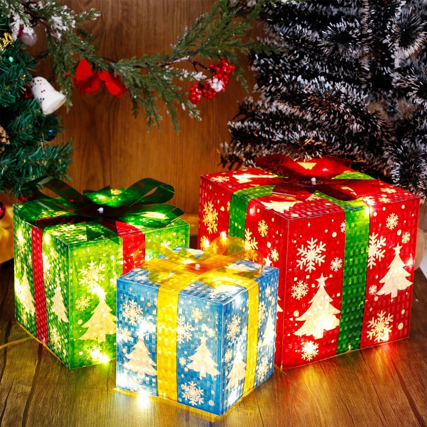 Set of 3 Lighted Gift Boxes Christmas Decorations, 60 LED Lighted Snowflake Christmas Tree Present Boxes, Christmas Home Gift Box Decorations